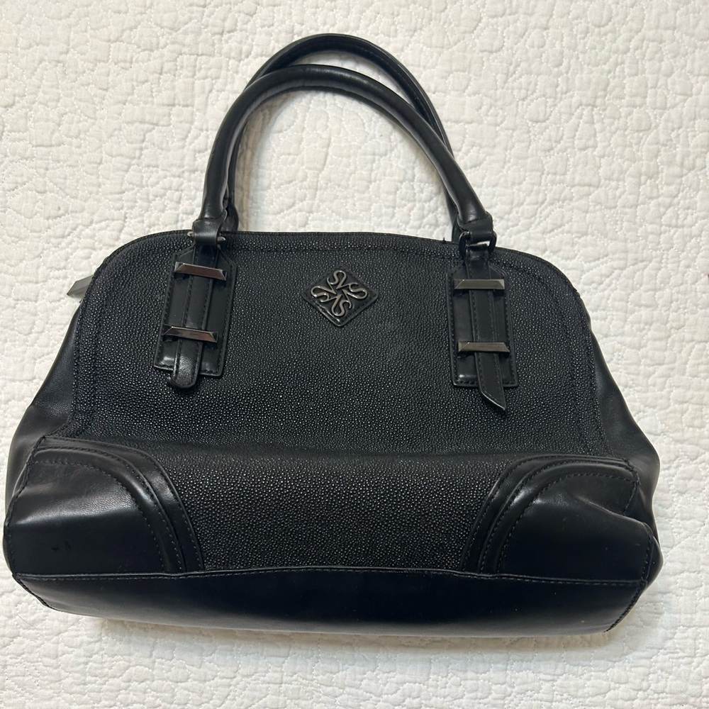 Vera Wang - Simply black tote.